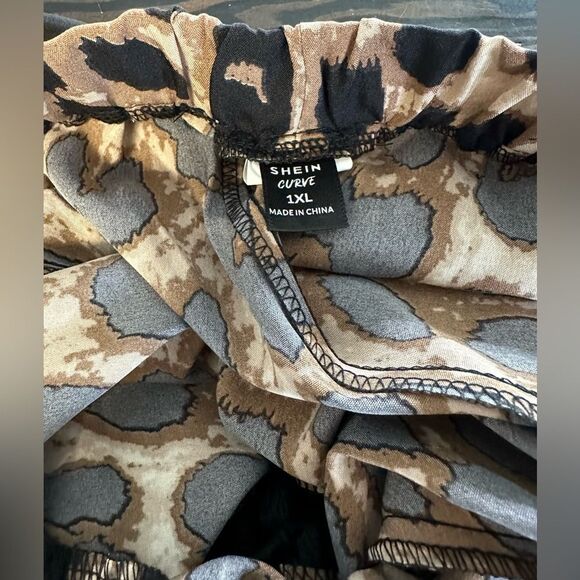 Woman’s SHEIN All-Over Print Shorts Brown Black Leopard (649) - Picture 3 of 4